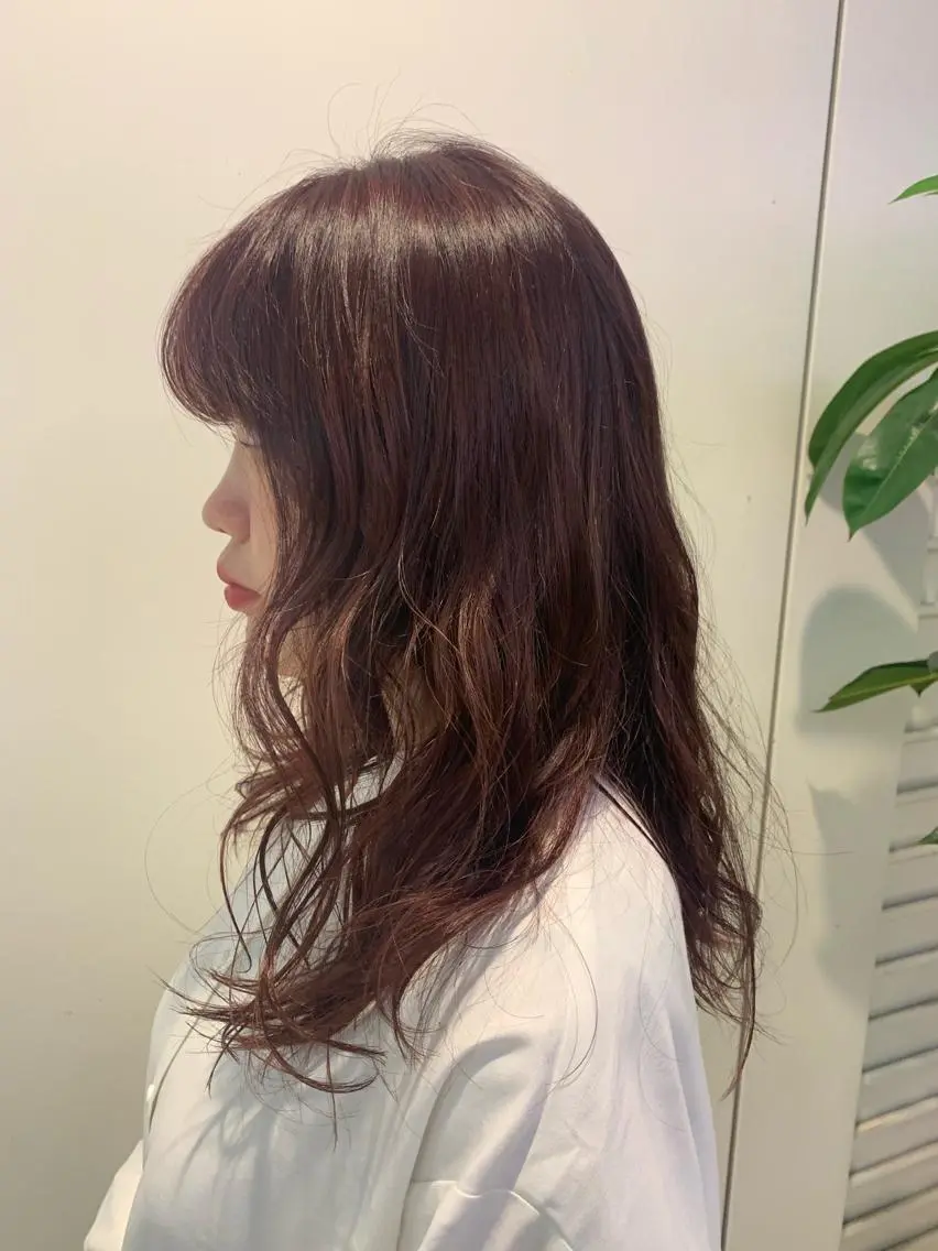 ロング ヘアカラー 土佐 優奈のヘアスタイル