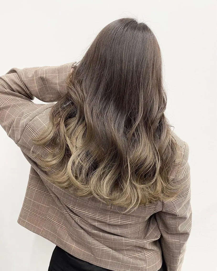 セミロング カラー パーマ ヘアアレンジ 【公式】amble luxe池袋東口🩷のヘアスタイル