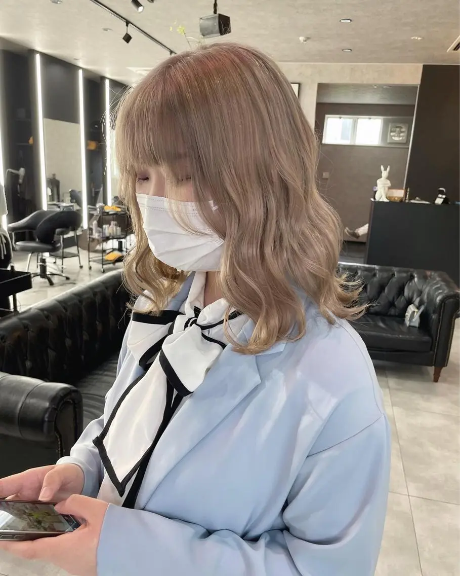 セミロング カラー パーマ ヘアアレンジ ベージュカラー ミルクティーベージュ カット ヘアカラー 袴田 伊代のヘアスタイル