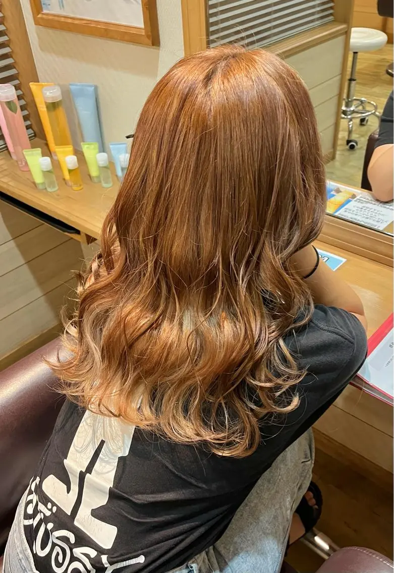 セミロング カラー オレンジ 栗林 姫花のヘアスタイル