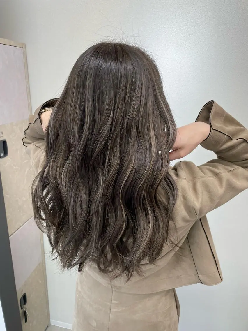 セミロング カラー ブリーチ ハイライトカラー ハイライト 堀田 将輝のヘアスタイル