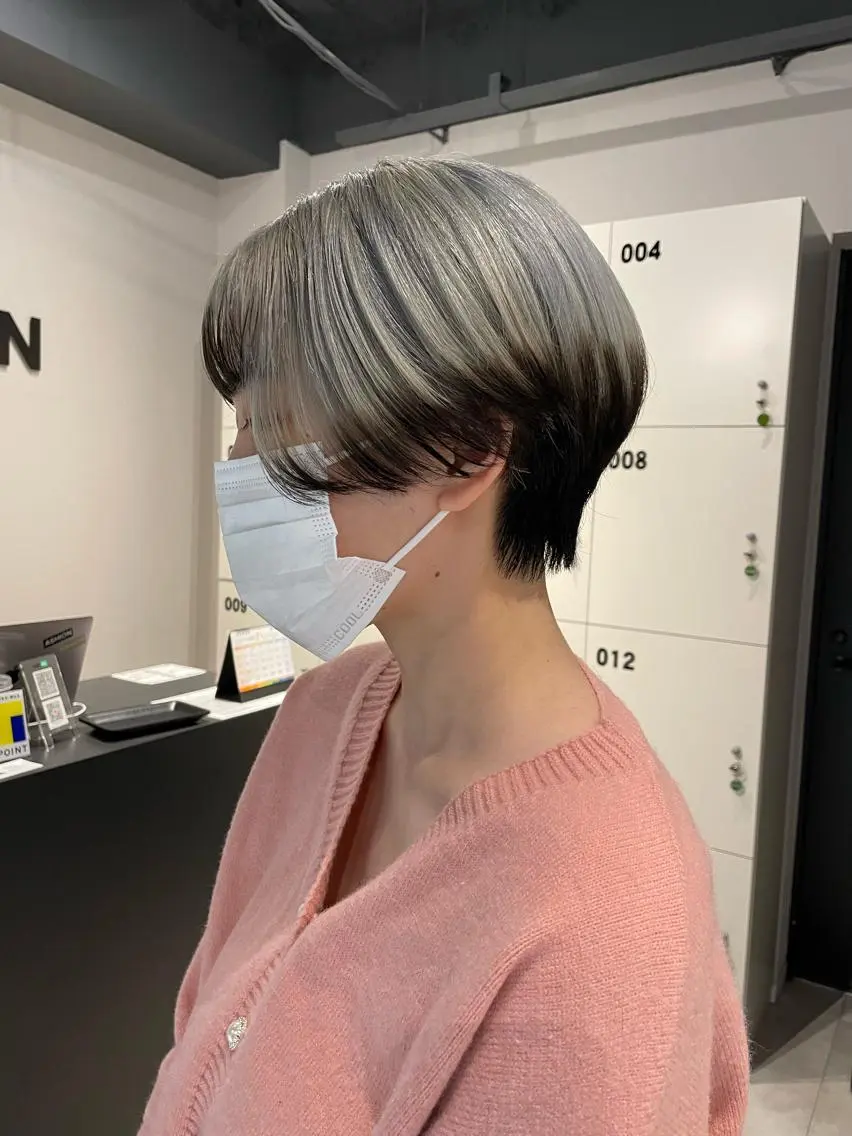 ショート カラー 黒髪 ブリーチ👩🦳/ ✂︎MANAMIのヘアスタイル