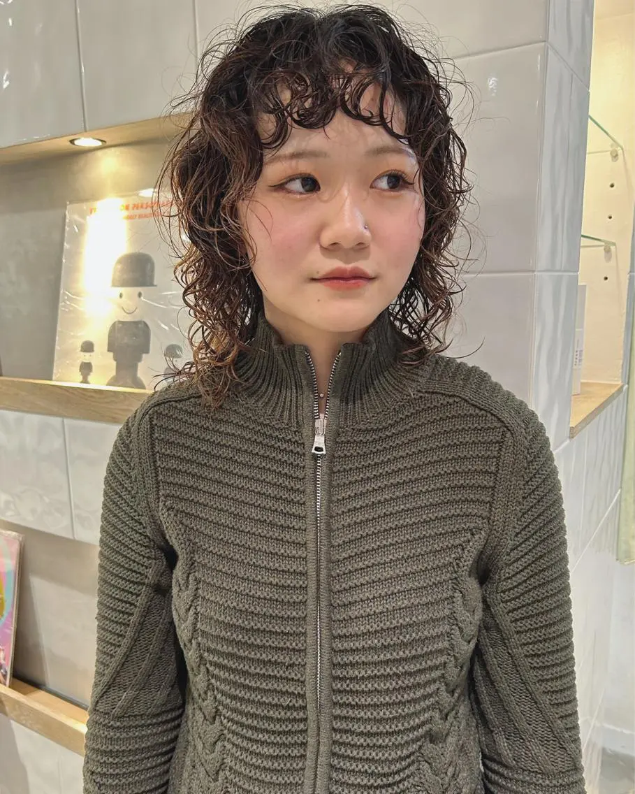 ミディアム パーマ ミディアムパーマ ウルフカット カット パーマ トリートメント 村上雅人 ナチュラルモードのヘアスタイル