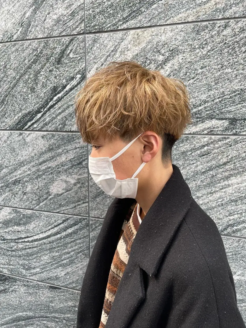 ショート カラー パーマ ヘアアレンジ メンズ キッズ ネイル マツエク・マツパ アイブロウ アップバング センターパート メンズハイトーン マッシュウルフ マッシュ ヘアカラー トリートメント ヘッドスパ ヘアセット スパイキー/フェザー /波巻き/かいとのヘアスタイル