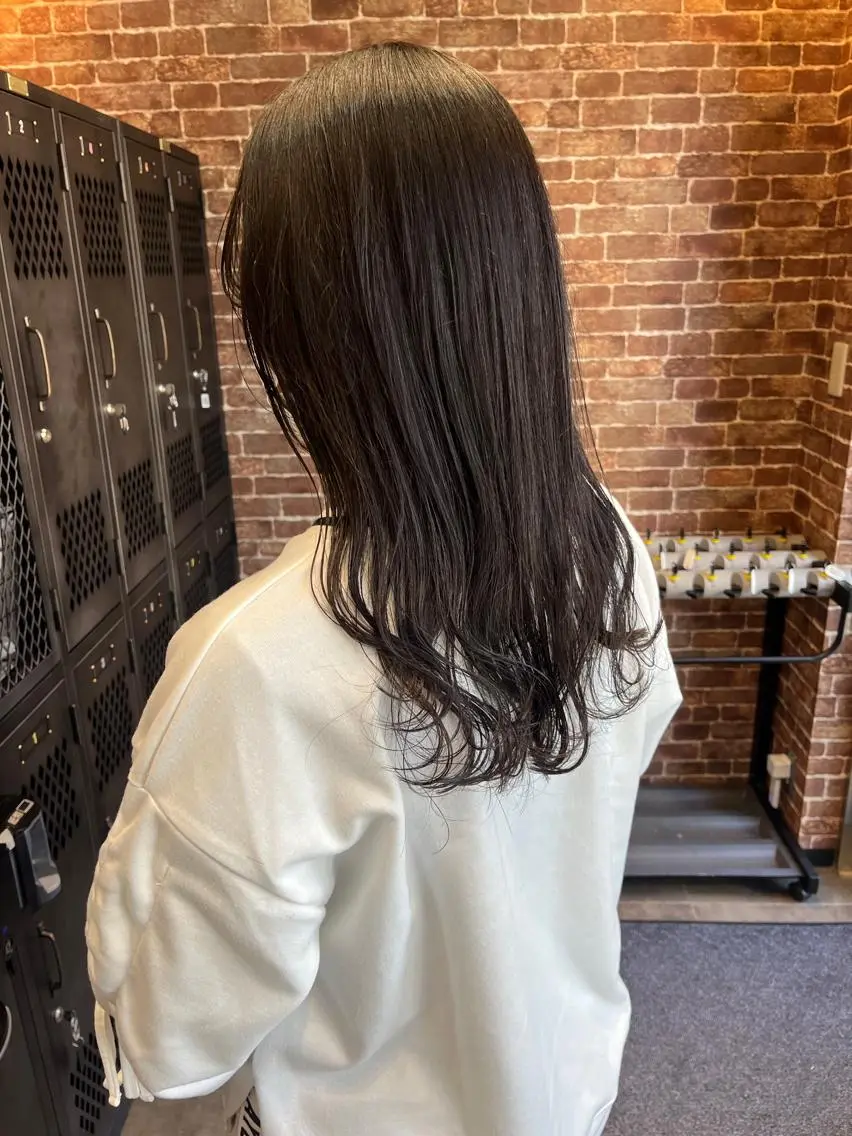 セミロング カラー パーマ ヘアアレンジ メンズ キッズ ネイル マツエク・マツパ アイブロウ メンズハイライト メンズパーマ セミロングパーマ ブラウンカラー ケアカラー 久木原 ゆりのヘアスタイル