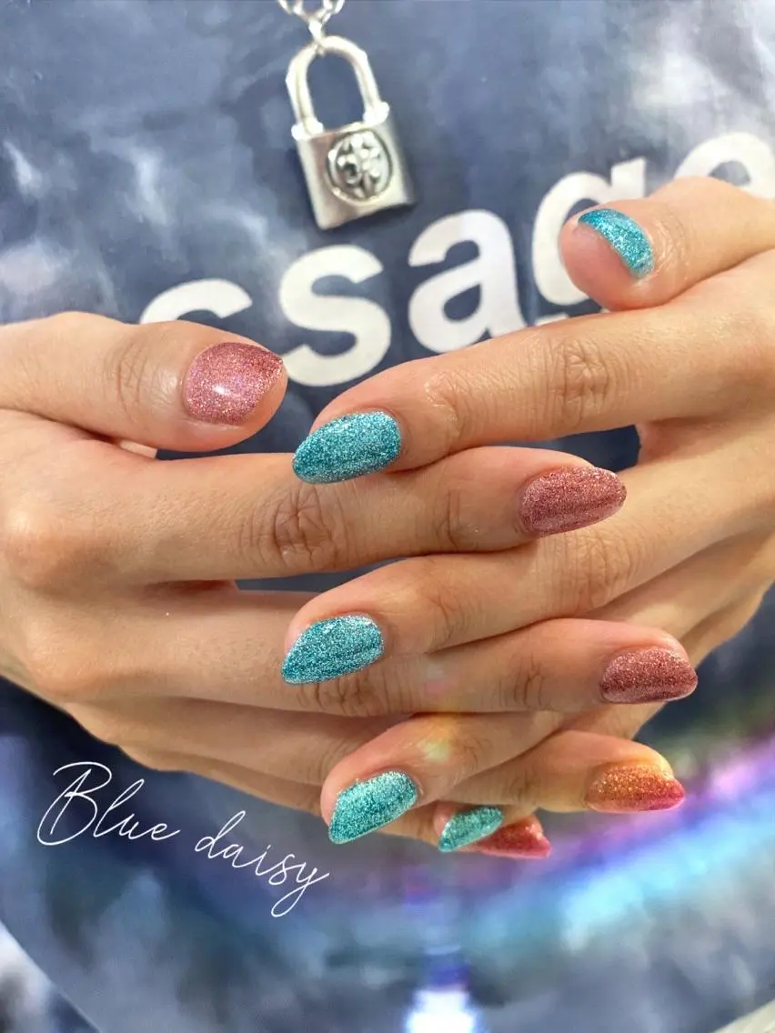 ネイル ブルー ラメ(グリッター) ピンク Blue daisy 栄本店のネイルデザイン