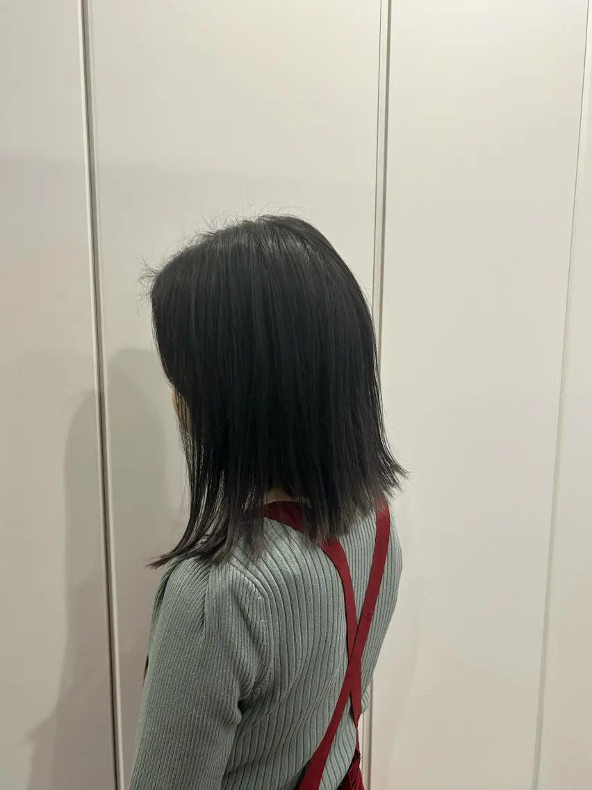 ミディアム カラー バレイヤージュ 黒髪 ブリーチ ブルーカラー ブルーブラック カット ヘアカラー トリートメント レイヤー/ブリーチ/ 渋谷/ルル🌿のヘアスタイル
