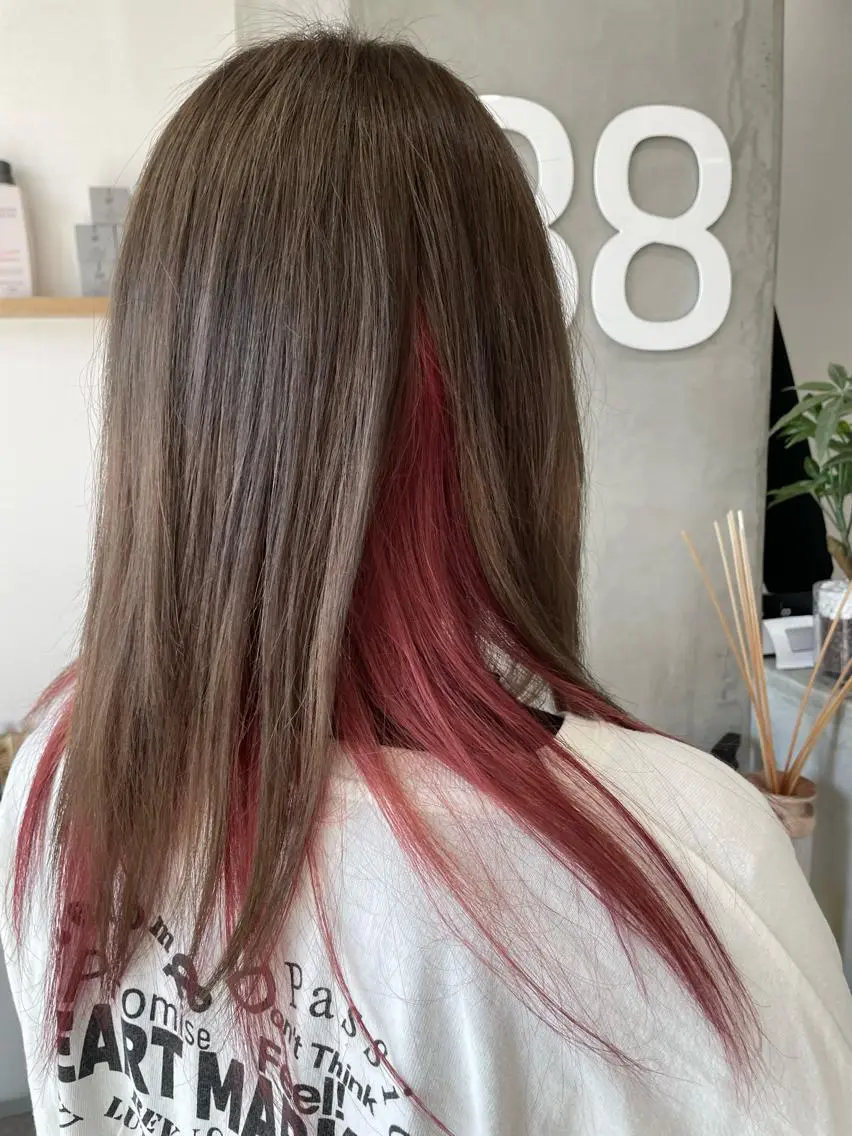 ロング カラー レッドカラー 大橋 綾子のヘアスタイル
