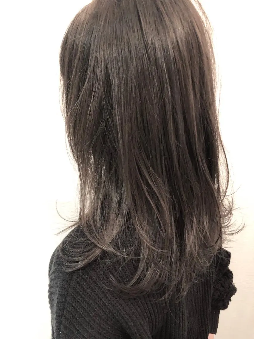 ロング カラー ブリーチ グレージュ ブリーチなしカラー 平川 友希子のヘアスタイル