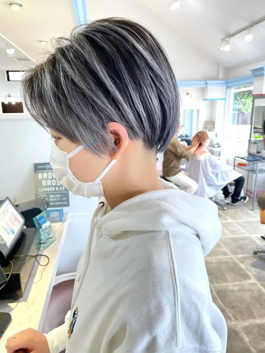 ショート レイヤーカット ショートヘア Lit.豊橋 夏目のヘアスタイル