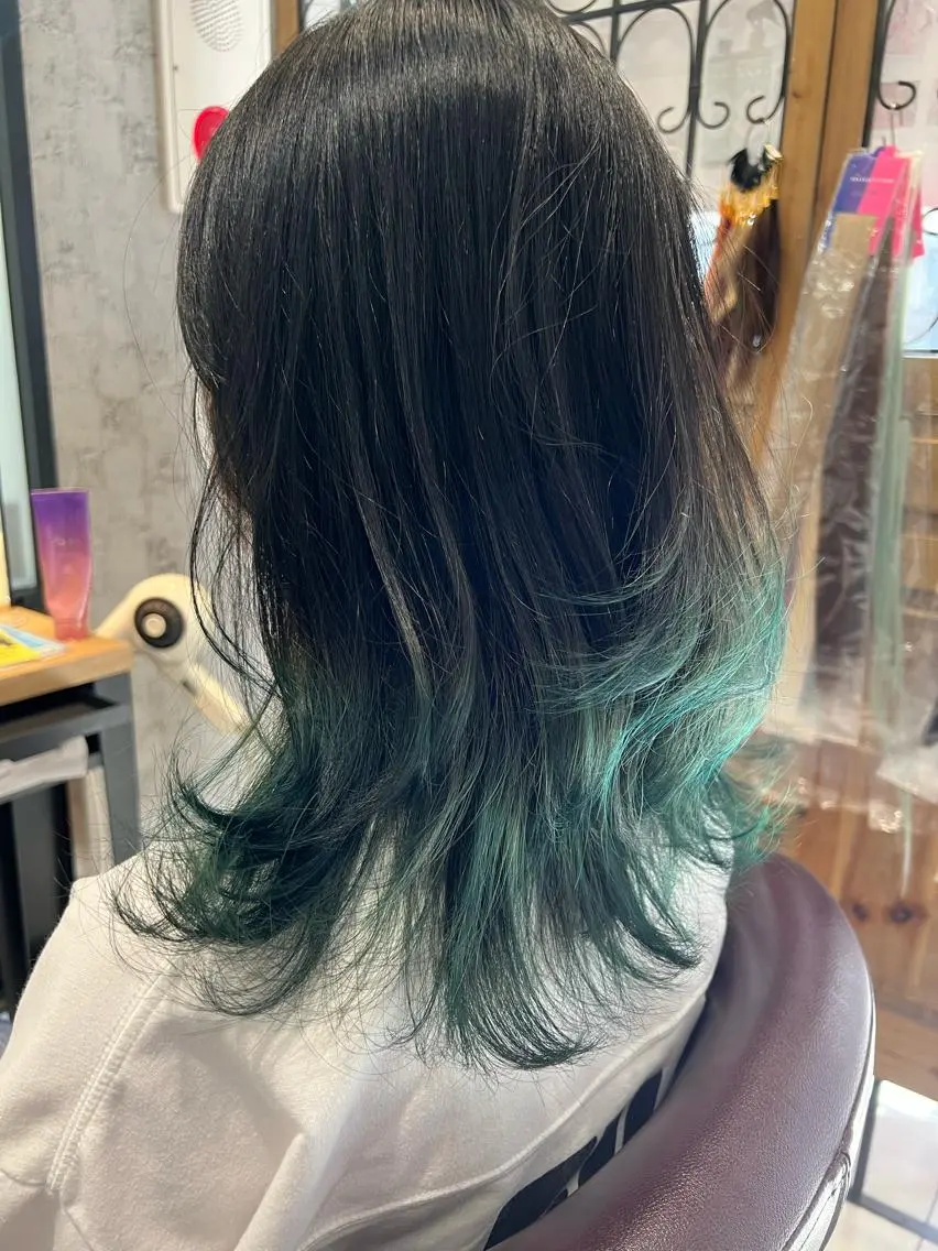 セミロング カラー 髪質改善✨️レイヤー クボタリョウのヘアスタイル