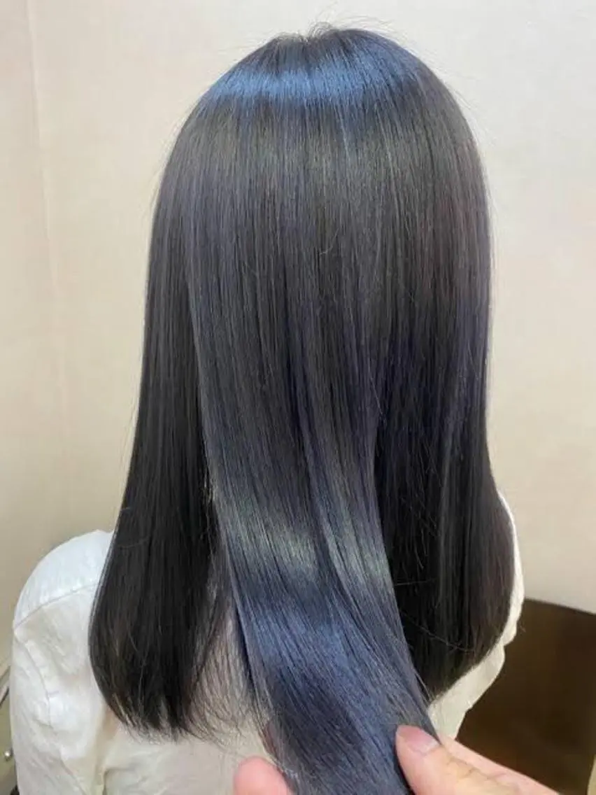 セミロング アッシュ ハイライト 髪質改善 🌼あんなtrend color🌼のヘアスタイル