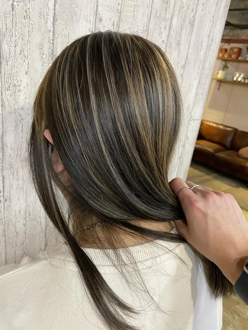 セミロング カラー 勝河 怜楊のヘアスタイル