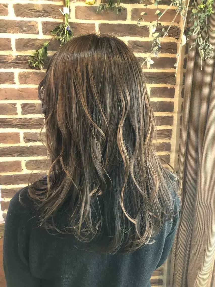 ロング カラー アッシュ ベージュカラー ハイライトカラー 外国人風カラー ハイライト 高橋 隆一のヘアスタイル