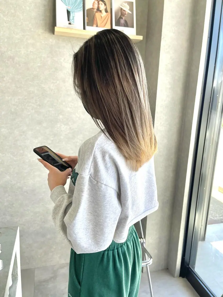 セミロング カラー カット ヘアカラー トリートメント 一ノ瀬 暁のヘアスタイル
