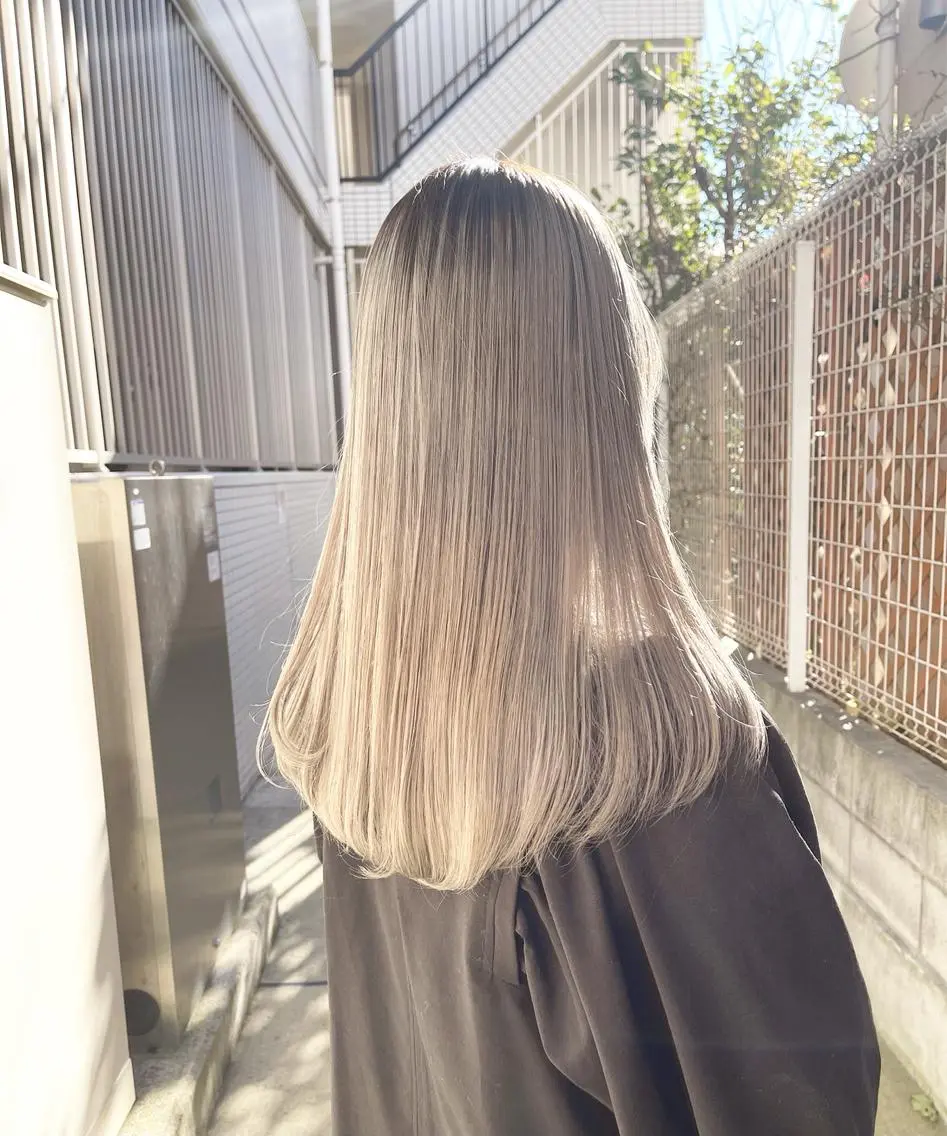 セミロング カラー トレンドパーマ 加藤菜月のヘアスタイル