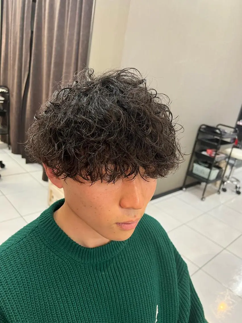パーマ メンズ センターパート フェードカット カルマパーマ マッシュ メンズパーマ カット パーマ パーマ特化美容師 茂木広幸のヘアスタイル