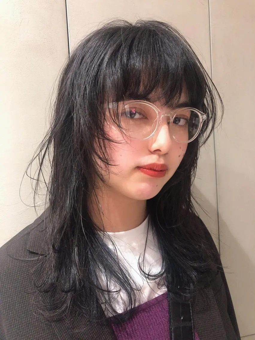 ミディアム カラー ウルフカット 古屋 花織のヘアスタイル