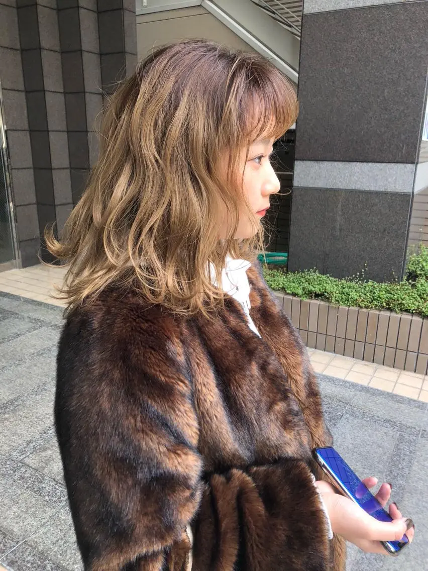 セミロング カラー ベージュカラー ブリーチ グラデーションカラー Pia ツボイ ケイタのヘアスタイル