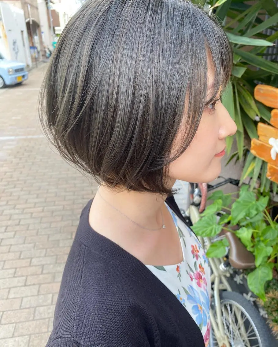 ショート カラー オリーブグレー 玉木 育実のヘアスタイル