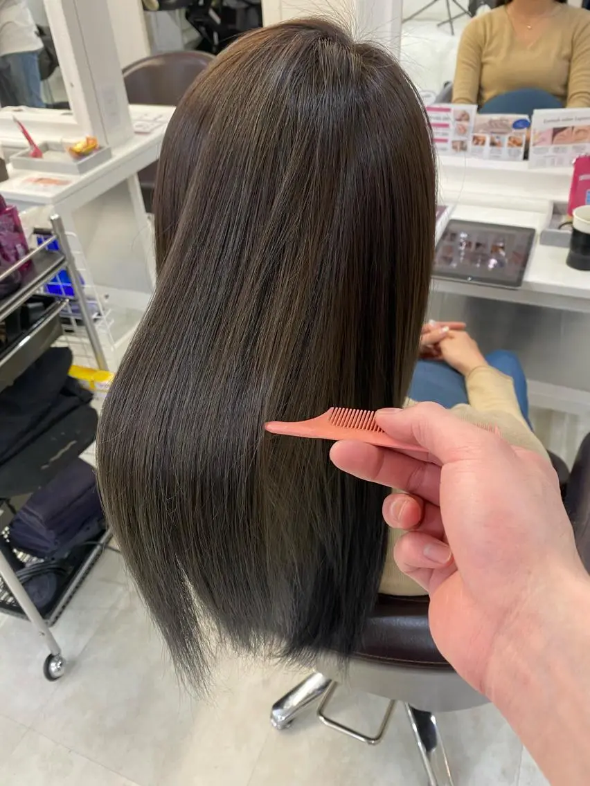 セミロング 白髪ぼかし、髪質改善 富田隼仁のヘアスタイル