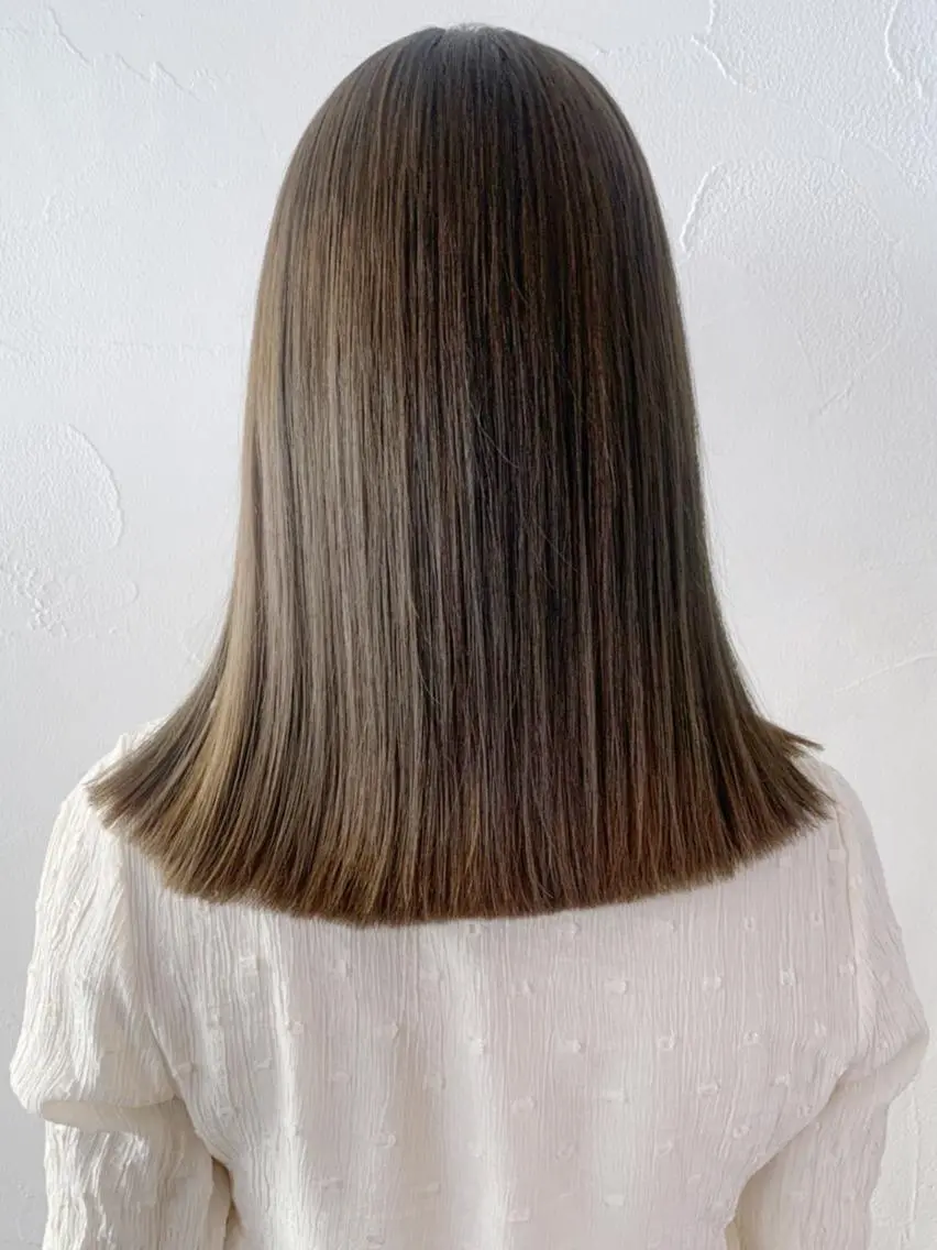 ミディアム カラー ベージュカラー オリーブベージュ カット ヘアカラー トリートメント ITbyALBUM 松戸のヘアスタイル