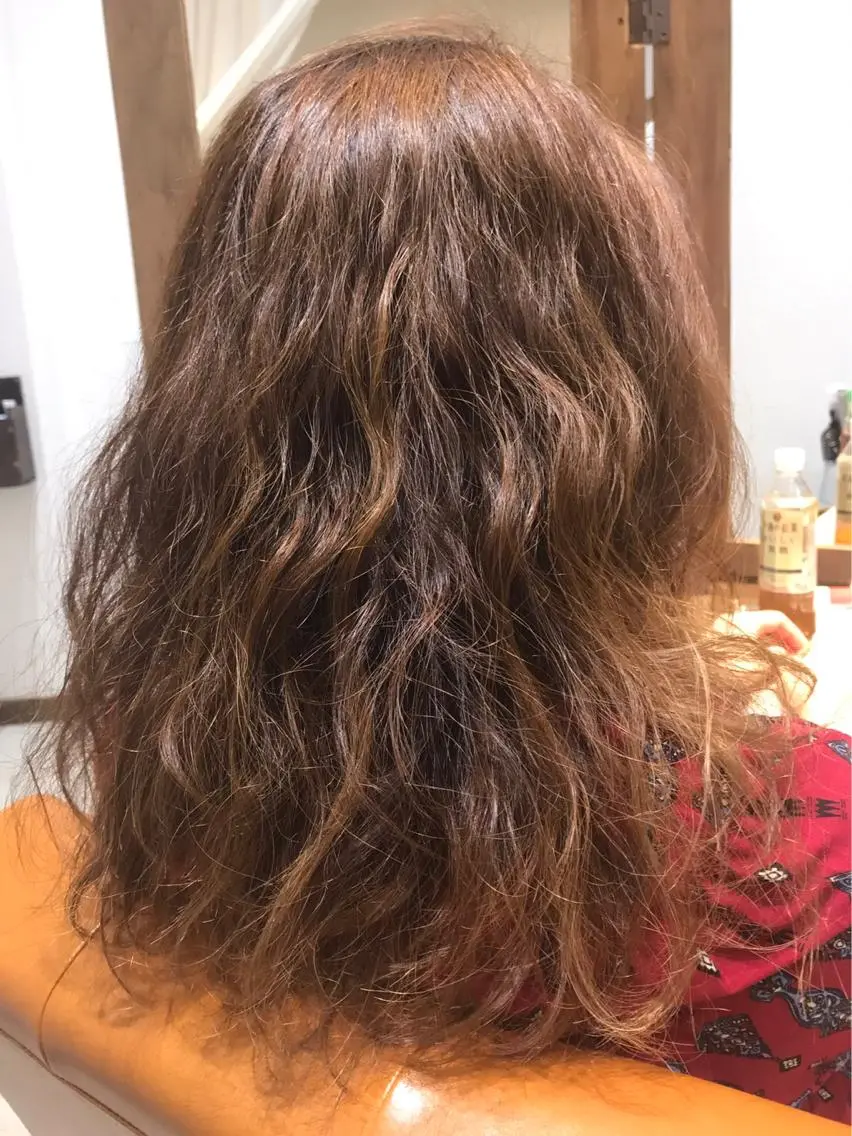 セミロング セミロングパーマ くせ毛 南 知佳のヘアスタイル