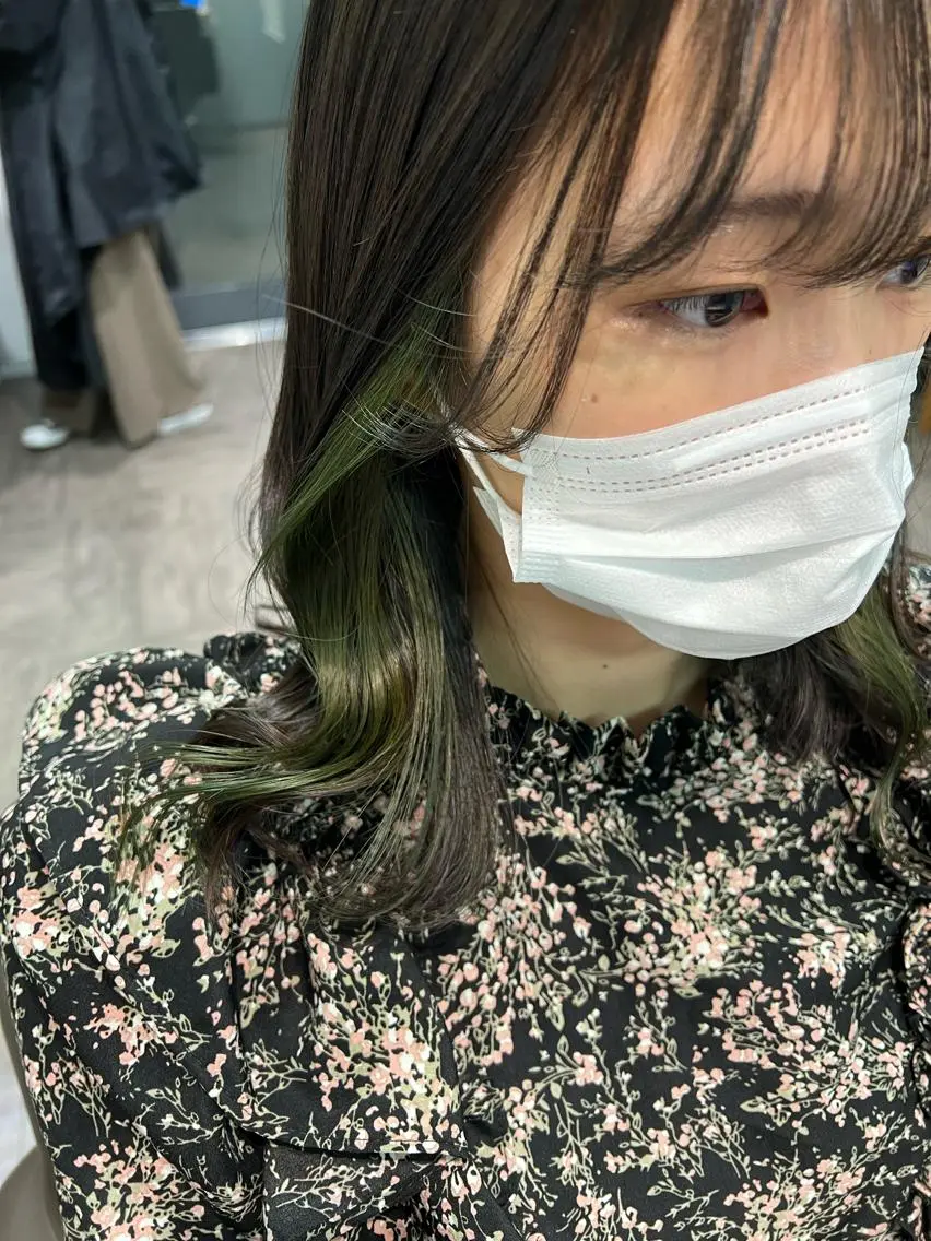 ミディアム カラー ヘアアレンジ ミストバング イヤリングカラー  フェイスフレーミング インナーカラー サナ🌱 切りっぱなしボブのヘアスタイル