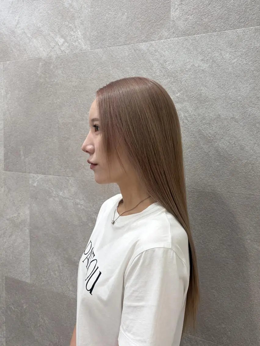 セミロング 韓国ヘアケアブリーチ 莉奈のヘアスタイル