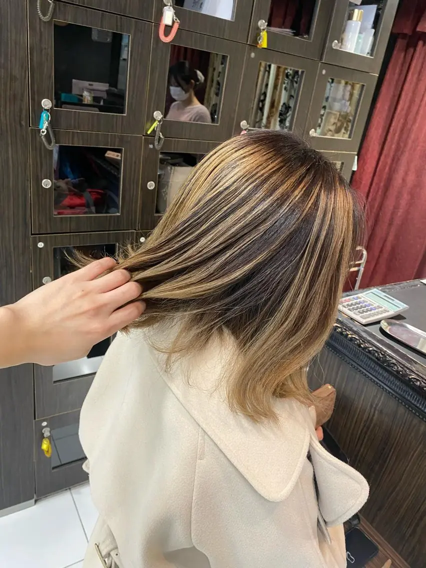 ミディアム カラー バレイヤージュ レイヤーカット ヘアカラー トリートメント グレージュ達人/赤み 消し/ブリーチ/岩崎のヘアスタイル