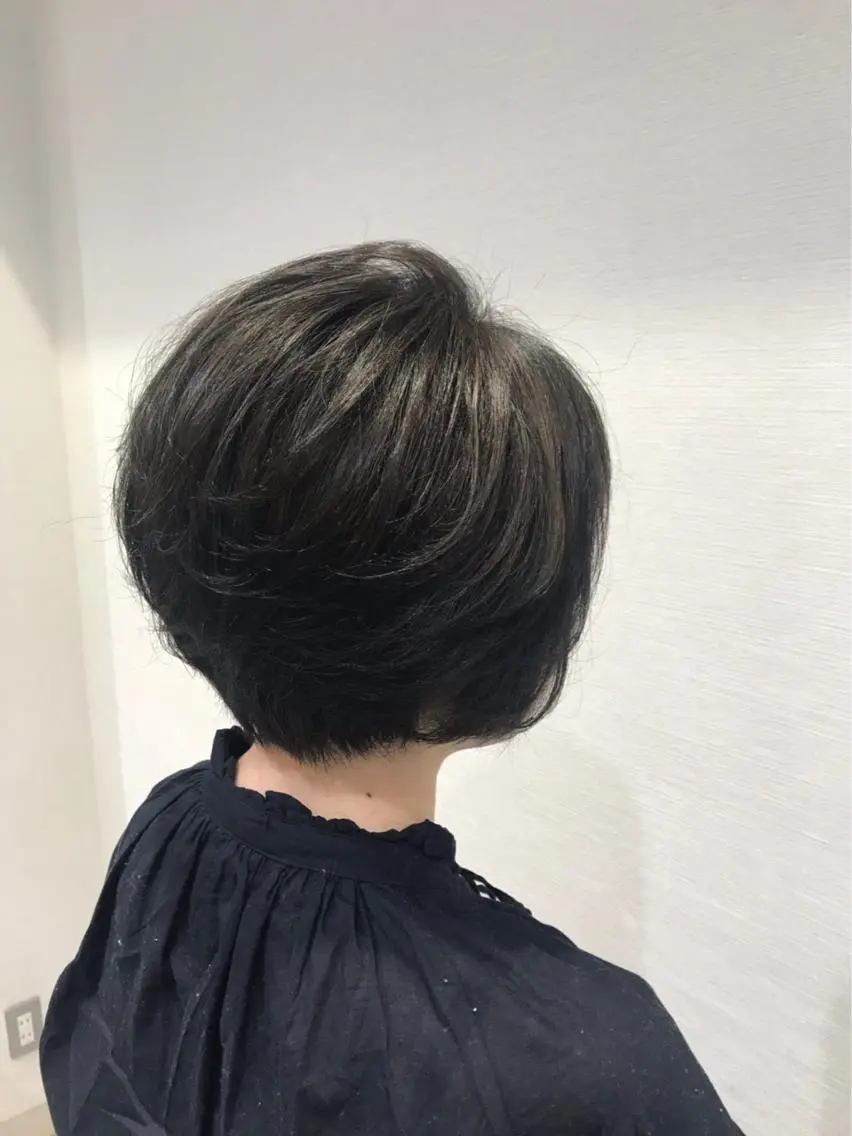 ショート カラー ヘアアレンジ 白髪ぼかしハイライト 茗荷谷駅徒歩2分のヘアスタイル