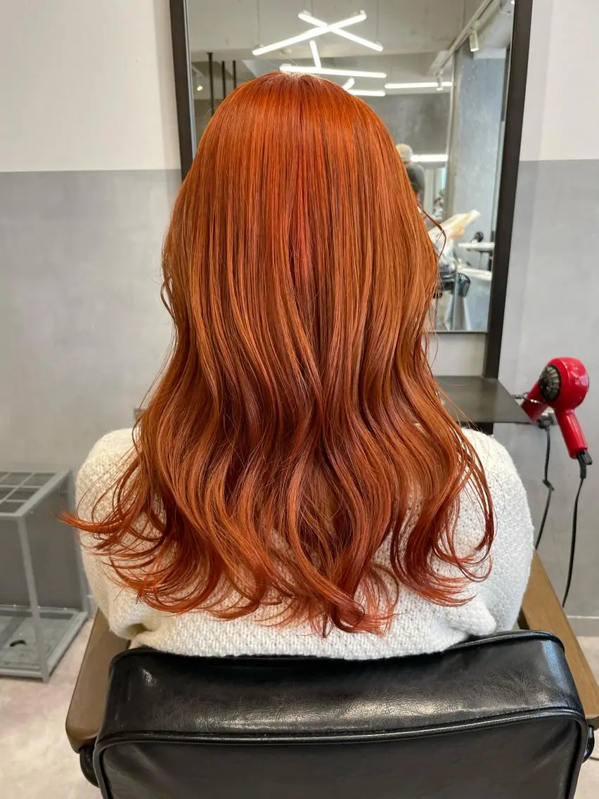 ロング カラー オレンジ ツノダ ルカのヘアスタイル