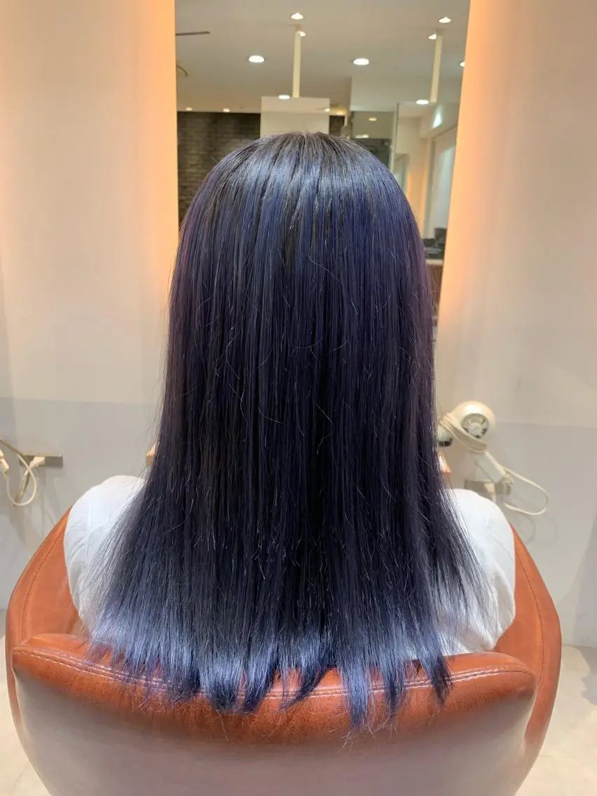 ロング カラー ネイビーカラー コンドウ サラのヘアスタイル