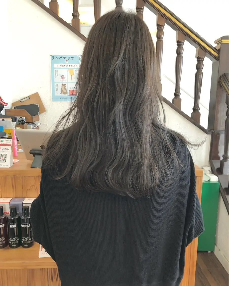 ロング カラー ダークグレー ダークグレージュ グレージュ ヘアカラー 江原 彩華のヘアスタイル