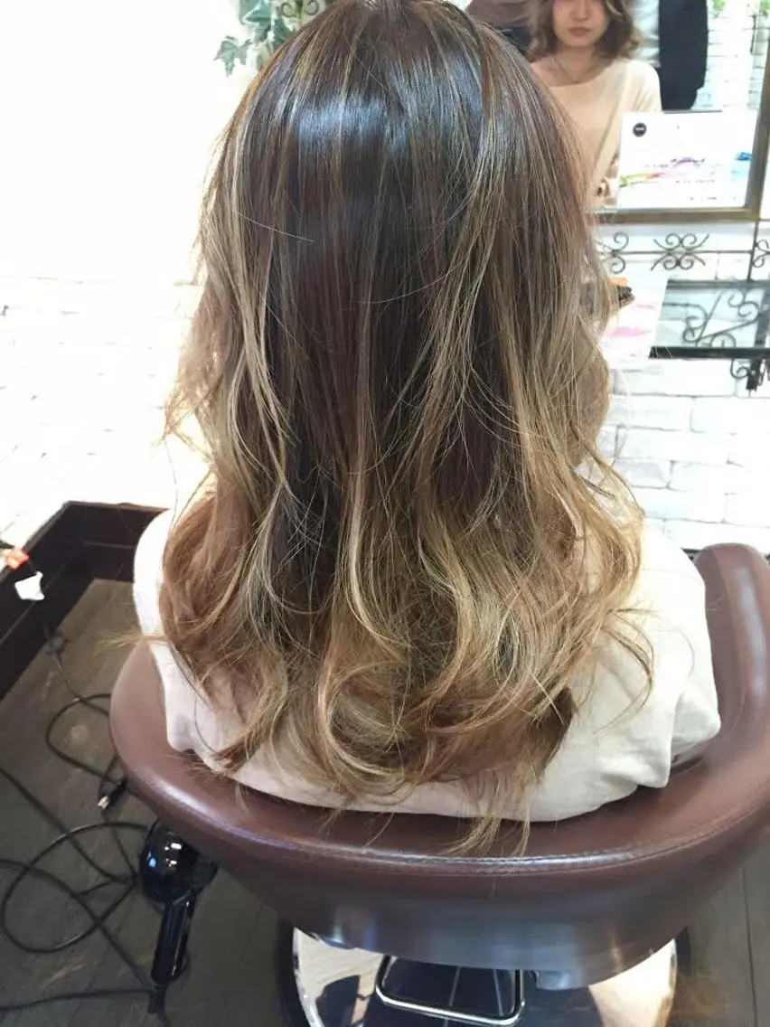 セミロング noa ノアのヘアスタイル