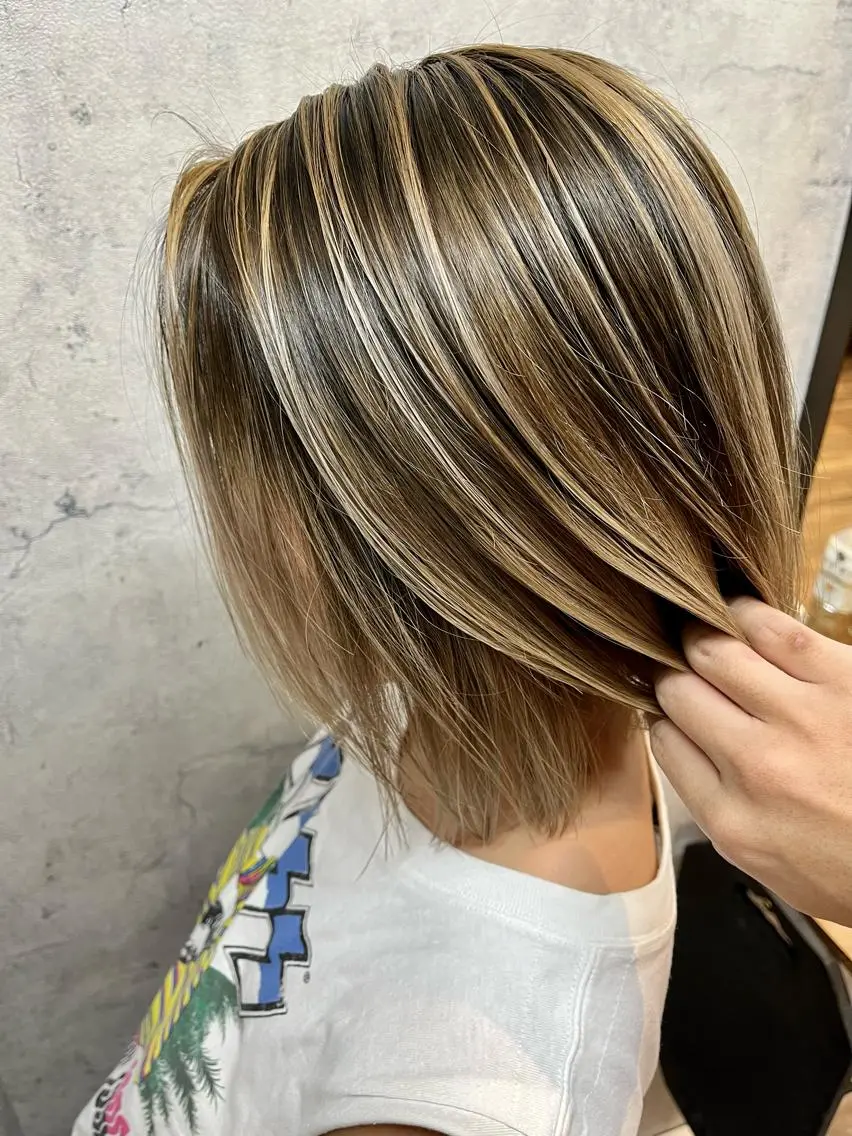 ミディアム カラー バレイヤージュ ベージュカラー ホワイトベージュ レイヤーカット カット トリートメント 松井 敬太郎のヘアスタイル