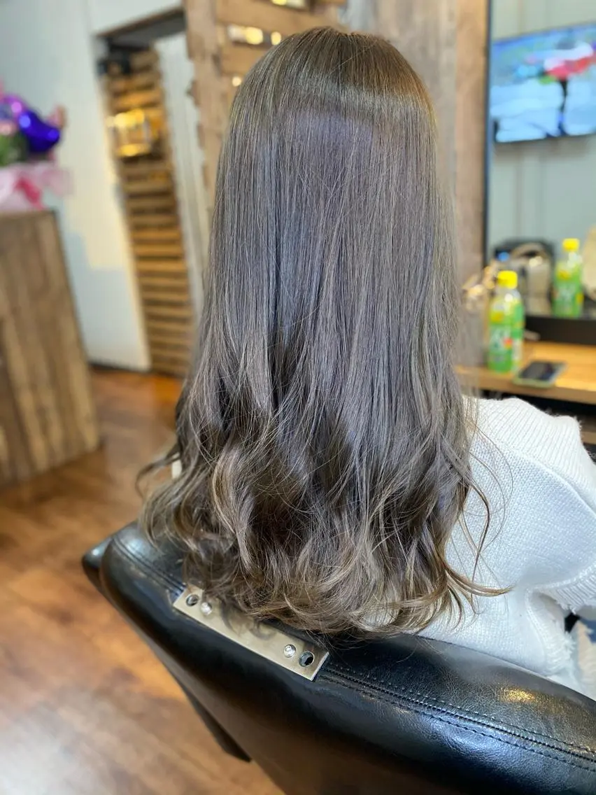 セミロング カラー ヘアアレンジ ハイライトカラー ハイライト Luzir⭐︎ GEN⭐︎のヘアスタイル