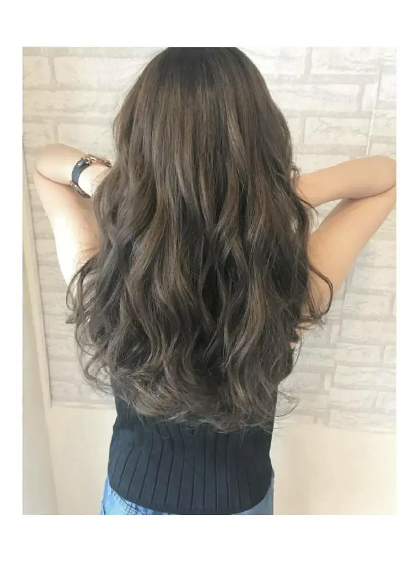 ロング カラー アッシュ アッシュグレー アッシュグレージュ グレージュ ハイライトカラー ヘアカラー トリートメント RU RIのヘアスタイル