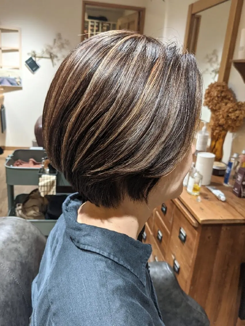 ショート カラー ハイライトカラー ハイライト ショートヘア マエハラ ナナのヘアスタイル