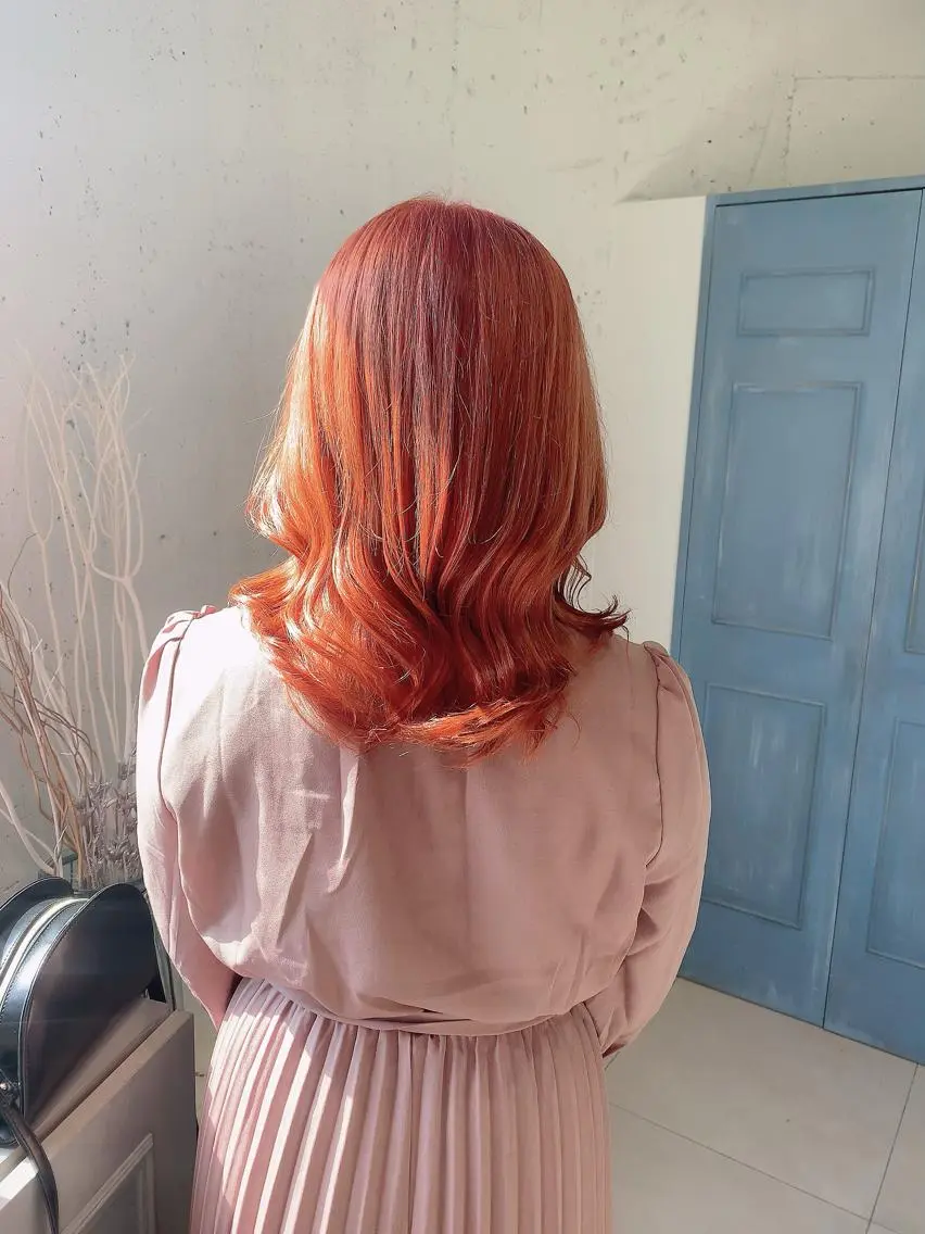 ミディアム カラー 透明感ハイトーン🦄 キラ🌈のヘアスタイル