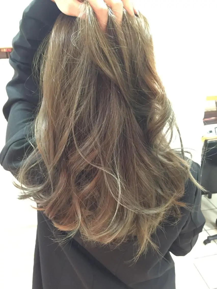 ミディアム セミロング ロング カラー アッシュ ブリーチ ハイライトカラー ハイライト 西村 達哉のヘアスタイル