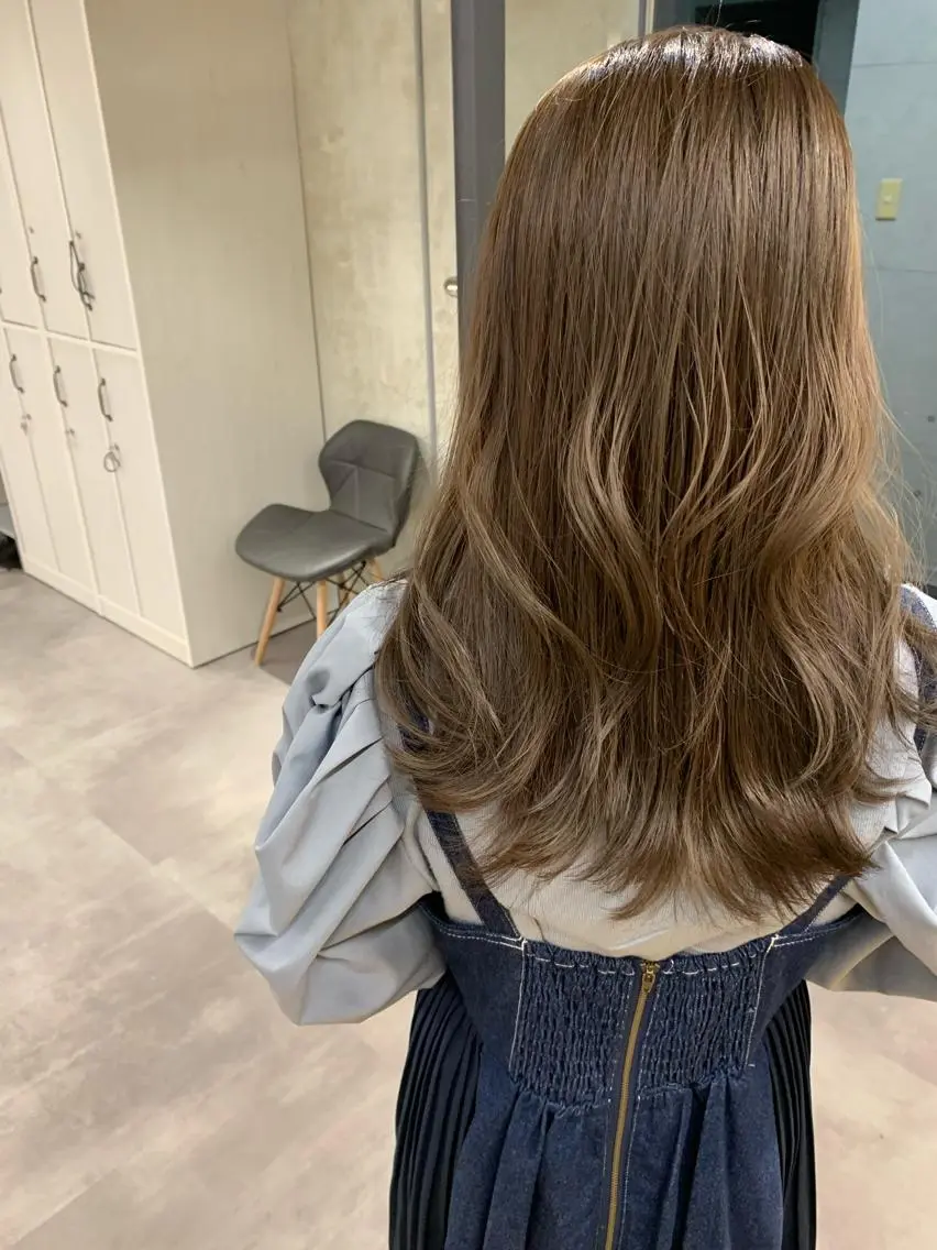 ミディアム カラー アッシュ ベージュカラー ブリーチ ダブルカラー グラデーションカラー ヘアカラー トリートメント ルーチェヘアー 北摂エリアNo.1のヘアスタイル