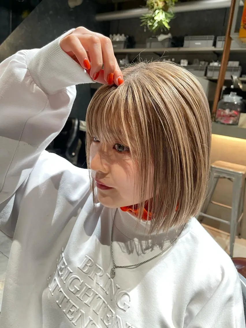 カラー 飯田 愛結のヘアスタイル