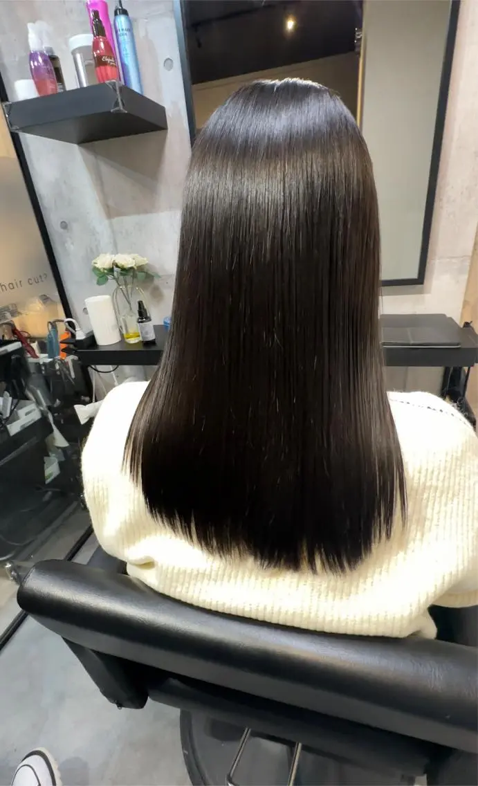 ロング TAKAMI 髪と爪を同時に施術のネイルデザイン