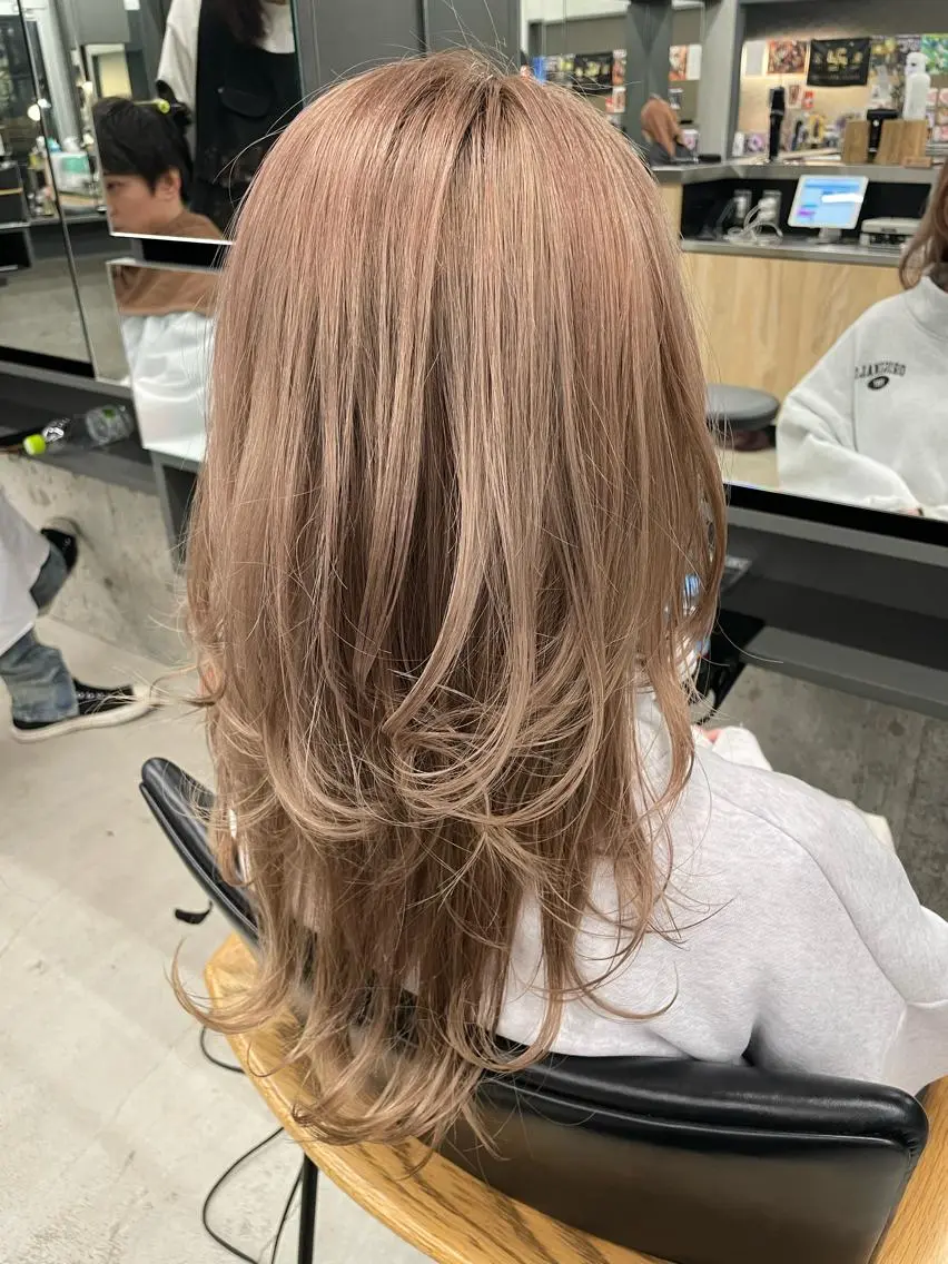 ロング カラー インナーカラー 推し ブリーチ 髪質改善のヘアスタイル