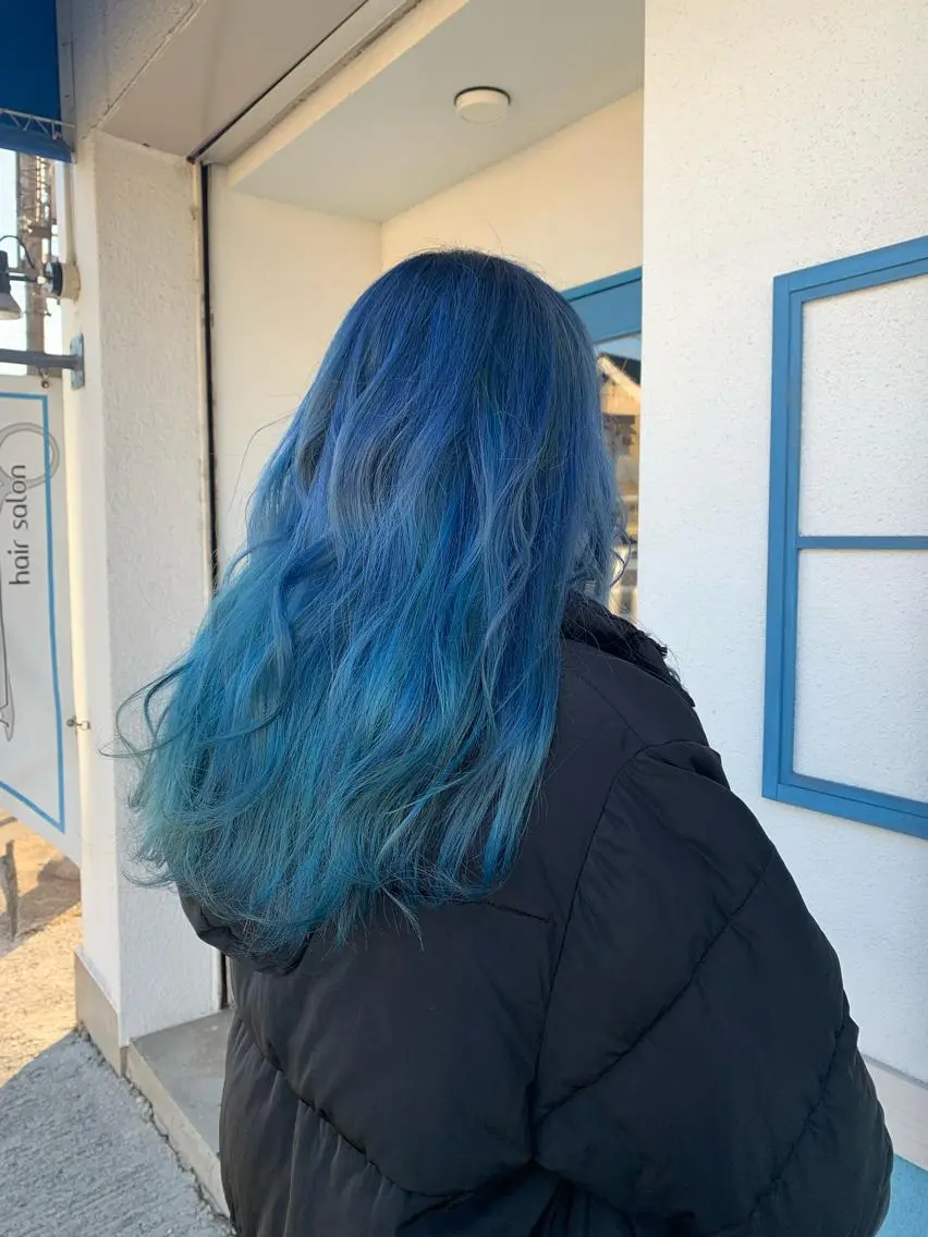 ロング カラー ブリーチ ブルーカラー 透明感カラー 辻川 真央のヘアスタイル
