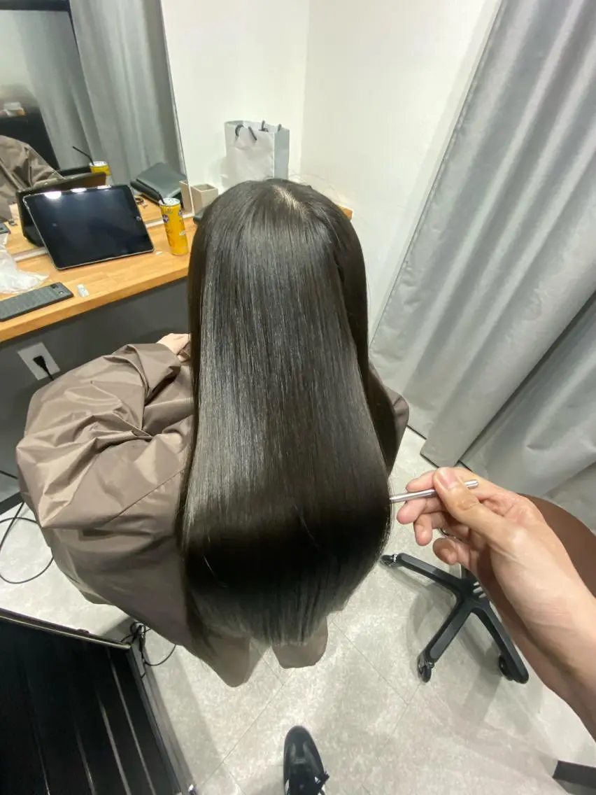 ロング 縮毛矯正 髪質改善 西村優作のヘアスタイル