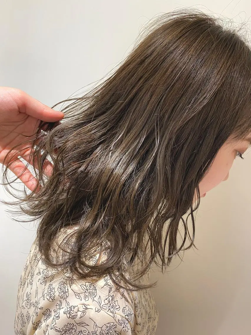 セミロング カラー ヘアカラー ベージュ指名No1 加賀詩織のヘアスタイル