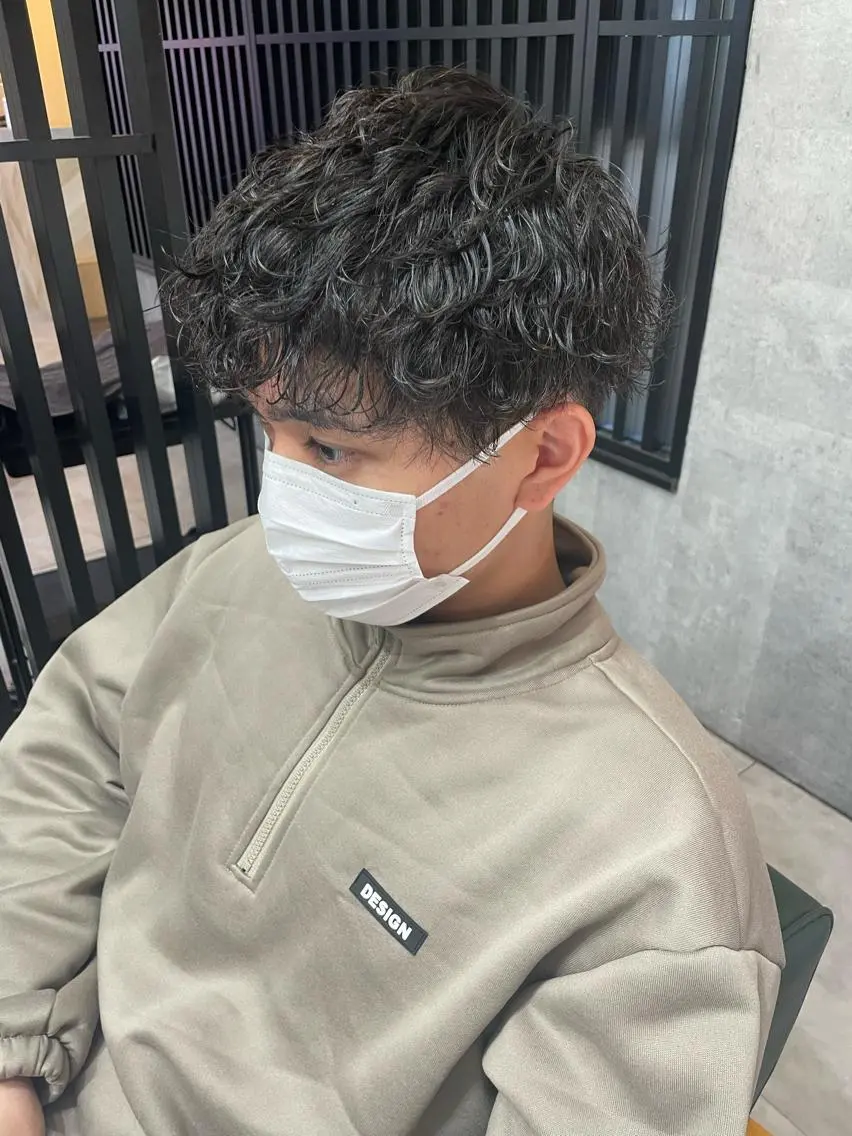 ショート パーマ メンズ 勝毛 広貴のヘアスタイル