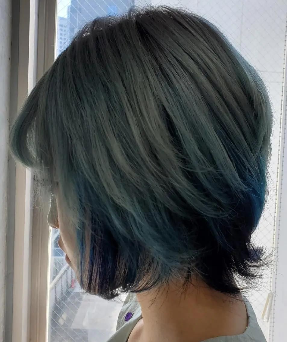ショート カラー ブルーカラー インナーカラー ネイビーカラー S. ERIのヘアスタイル